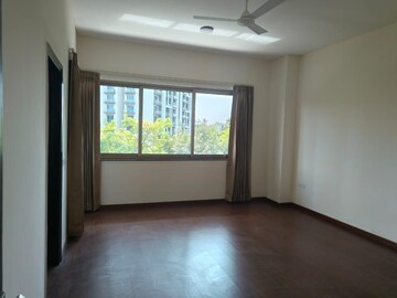 Room in 4 BHK Apartment at Tata Primanti Villas, Sector 72 – for Sale