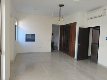 Room in 4 BHK Apartment at Tata Primanti Villas, Sector 72 – for Sale