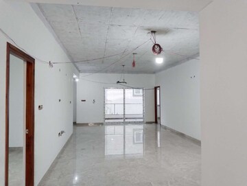 Room in 4 BHK Apartment at Jubilee Hills – for Rent