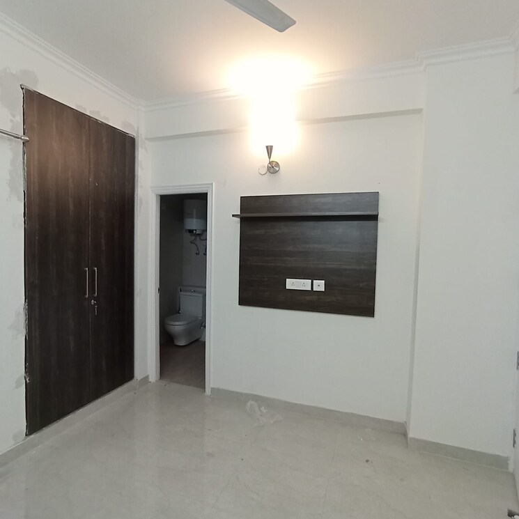 Room, tulip-violet 3 Bedroom 1578 Sq.Ft. Apartment In Sector 69 Gurgaon 9743901