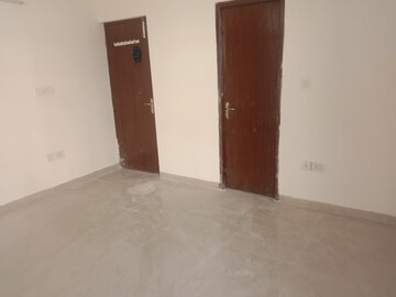 Room in 3 BHK Apartment at Parsvnath Planet, Gomti Nagar – for Rent