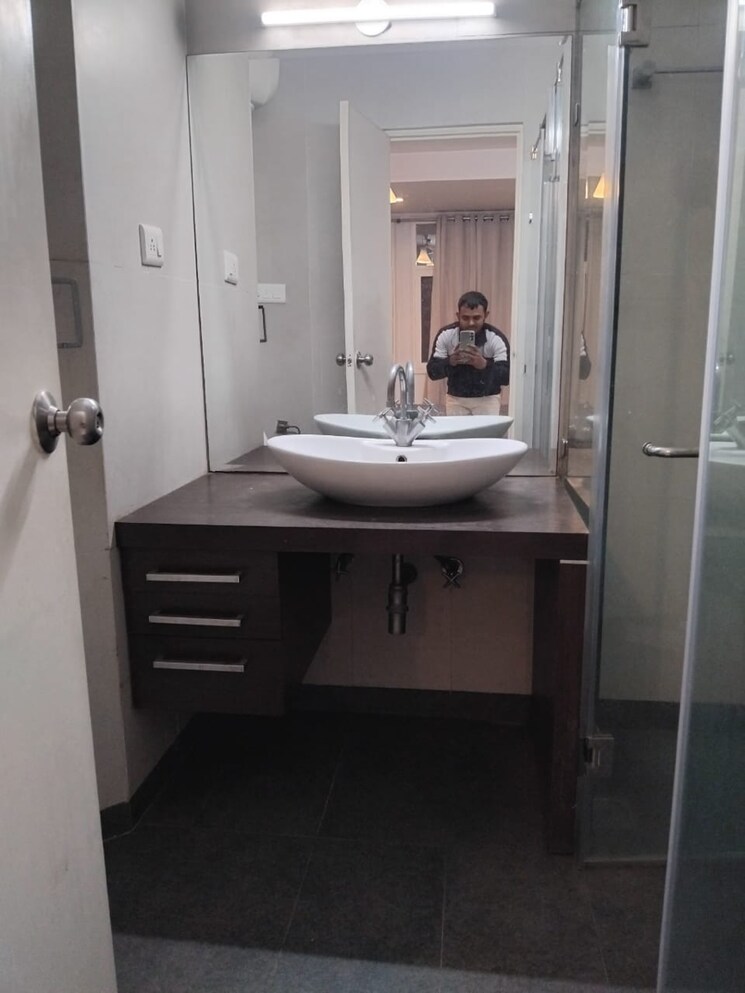 Bathroom, malibu-shopping-arcade 3 Bedroom 290 Sq.Yd. Apartment In South City 2 Gurgaon 9743932