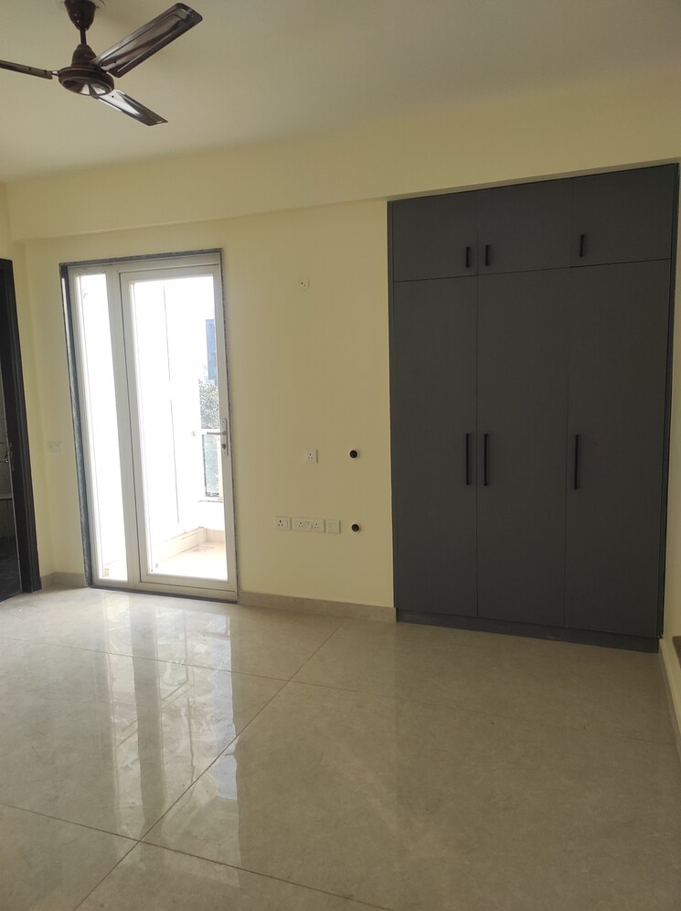 Master Bedroom, sector 52 5 Bedroom 3400 Sq.Ft. Apartment In Sector 52 Gurgaon 9743990