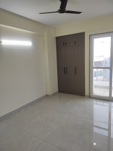 Master Bedroom in 5 BHK Apartment at Sector 52 – for Rent