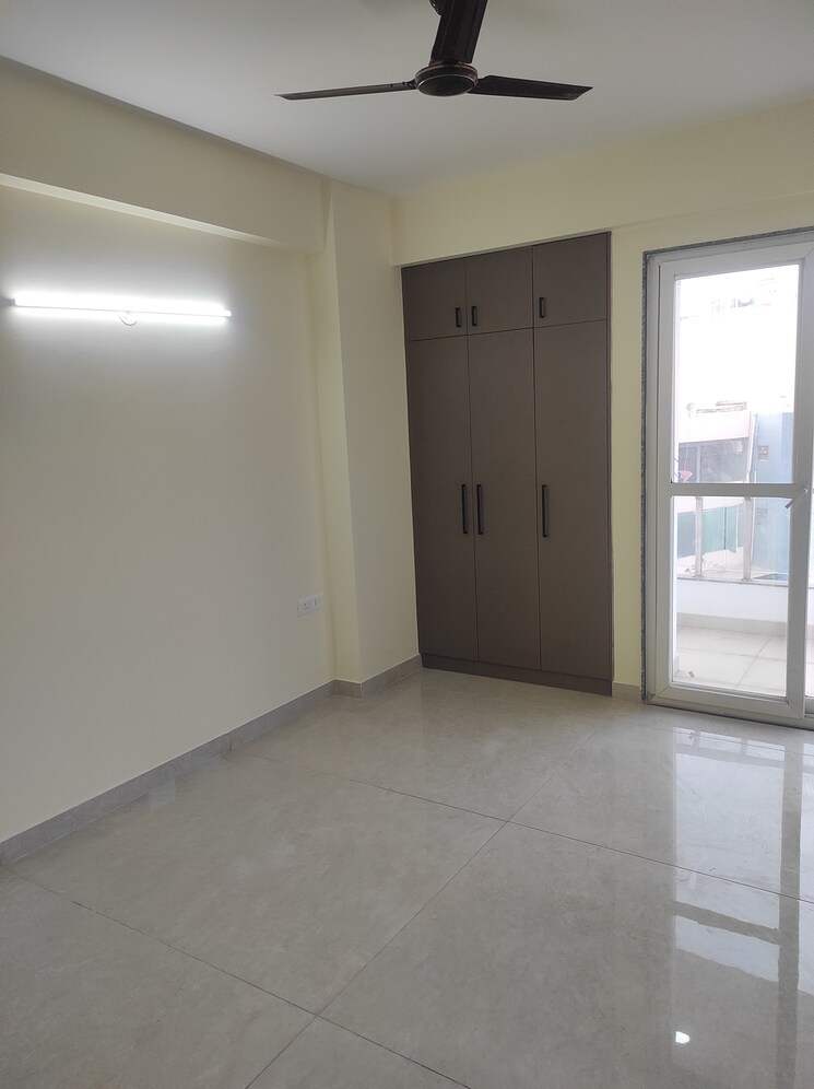 Master Bedroom, sector 52 5 Bedroom 3400 Sq.Ft. Apartment In Sector 52 Gurgaon 9743990