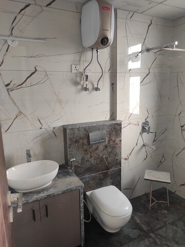 Master Bedroom in 5 BHK Apartment at Sector 52 – for Rent