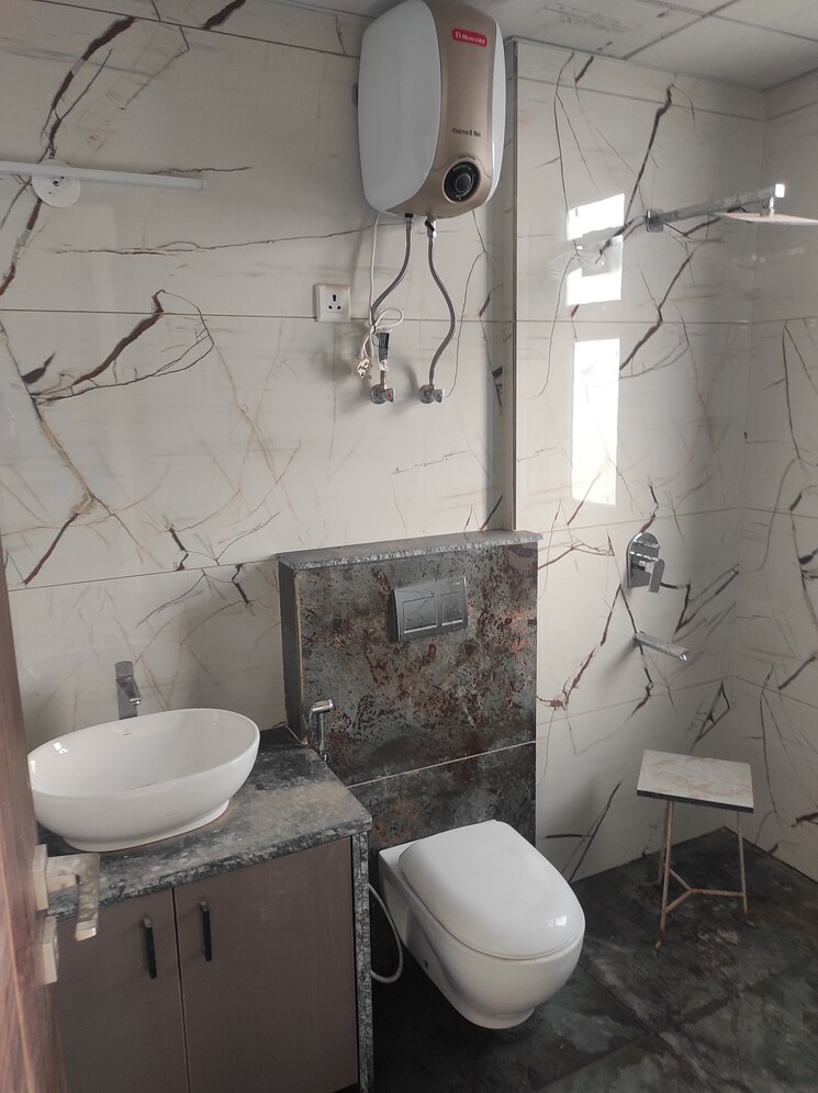 Master Bedroom, sector 52 5 Bedroom 3400 Sq.Ft. Apartment In Sector 52 Gurgaon 9743990