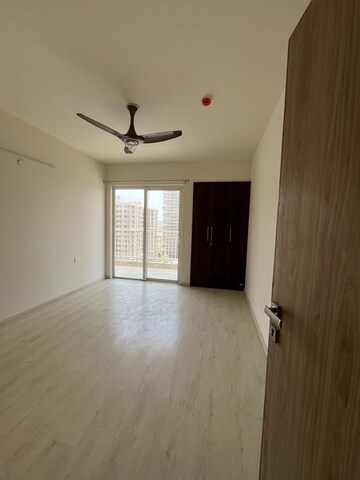 Room in 3 BHK Apartment at M3M Marina, Sector 68 – for Rent