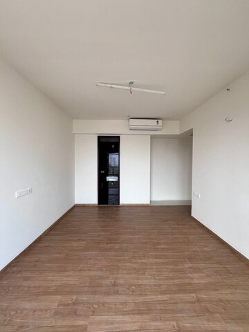 Room in 2 BHK Apartment at Indiabulls One Indiabulls, Pokhran Road No Two – for Rent