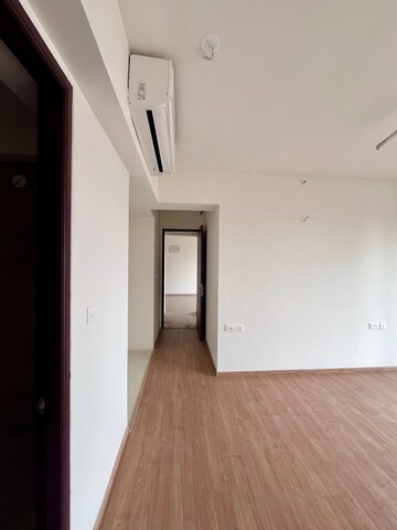 Room in 2 BHK Apartment at Indiabulls One Indiabulls, Pokhran Road No Two – for Rent