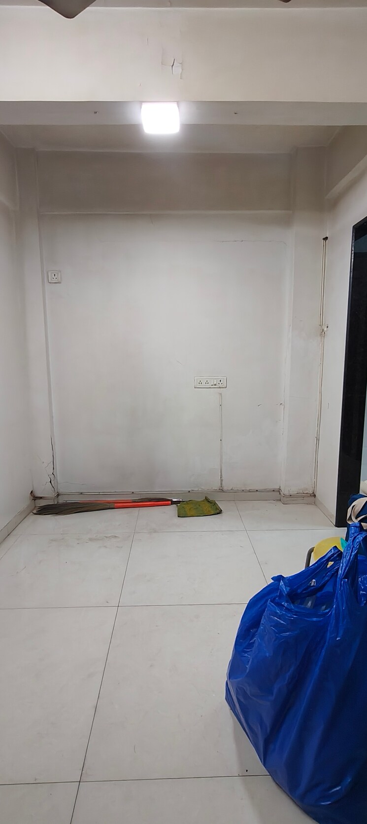 Living Room, chikoowadi 1 Bedroom 500 Sq.Ft. Apartment In Chikoowadi Mumbai 9744174