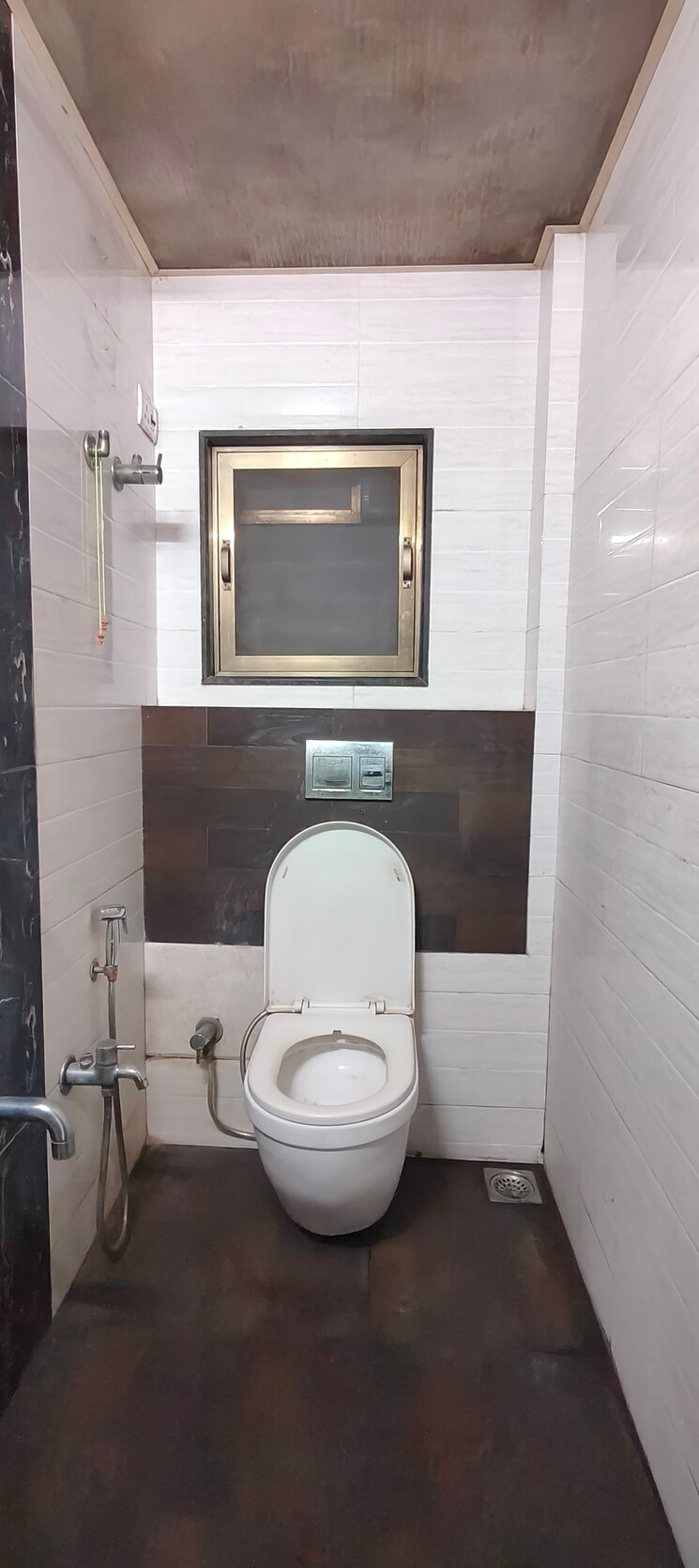 Bathroom, chikoowadi 1 Bedroom 500 Sq.Ft. Apartment In Chikoowadi Mumbai 9744174