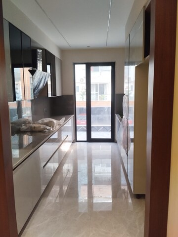 Building Lobby in 4 BHK Builder Floor at Unitech Nirvana Country Aspen Greens, Sector 50 – for Sale