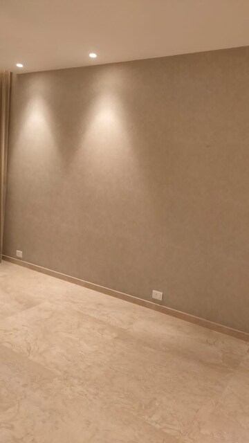 Room in 2 BHK Apartment at Hiranandani Highland, Powai – for Rent