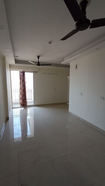 Room in 2 BHK Apartment at Signature Global Prime, Sector 63a – for Rent