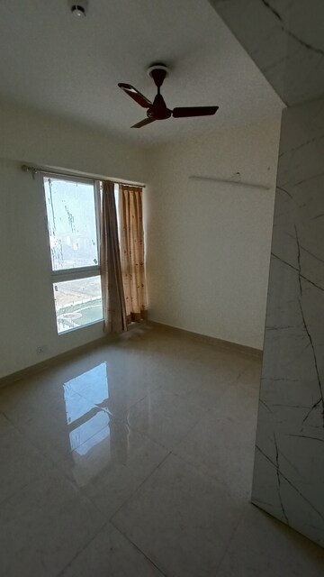 Room in 2 BHK Apartment at Signature Global Prime, Sector 63a – for Rent