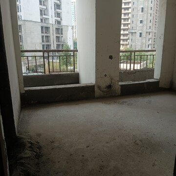 Room in 4 BHK Apartment at Jaypee Kensington Boulevard, Sector 131 – for Sale
