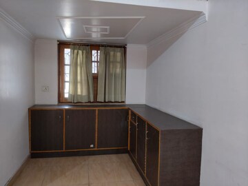 Room in 3 BHK Apartment at Gomti Nagar – for Rent
