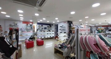  Showroom For Rent in Malad West