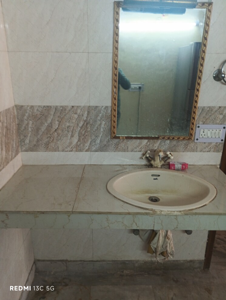 Bathroom, lajpat nagar ii 2 Bedroom 900 Sq.Ft. Builder Floor In Lajpat Nagar ii Delhi 9744350