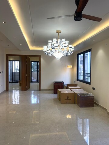 Room in 4 BHK Builder Floor at Empire Floors, Sector 57 – for Sale