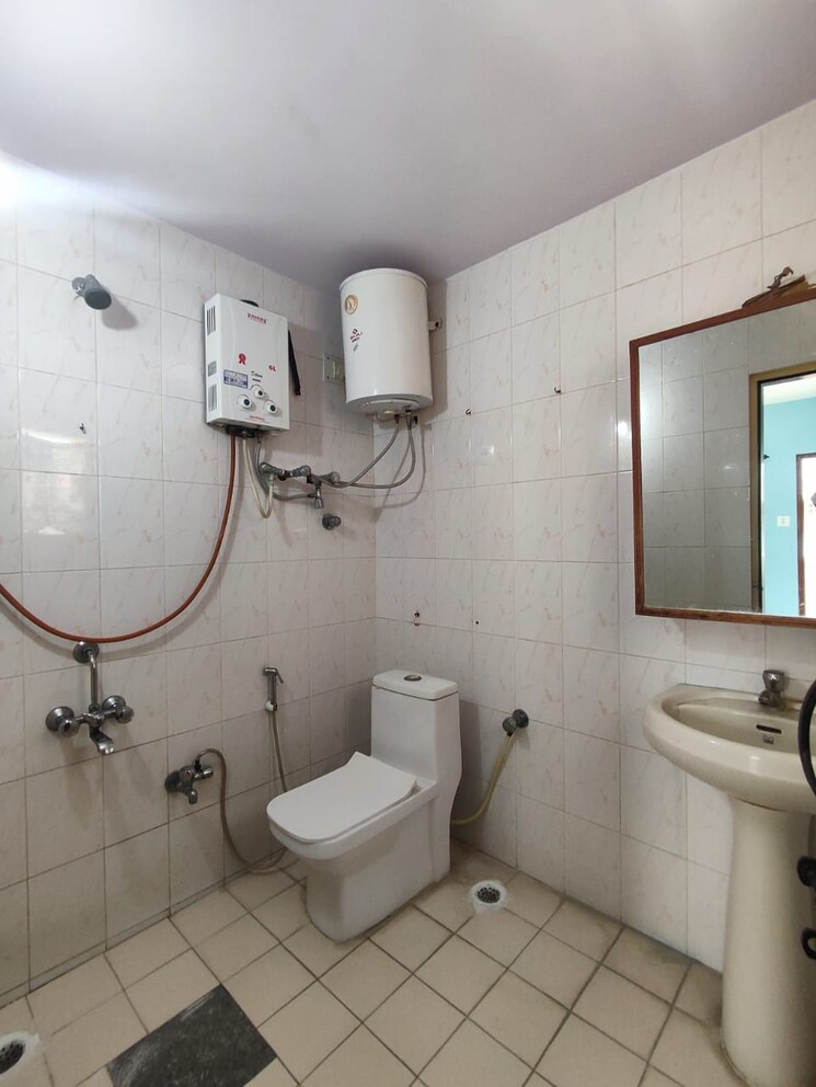 Bathroom, srinivasam-residency 2 Bedroom 950 Sq.Ft. Apartment In Btm Layout Bangalore 9744380