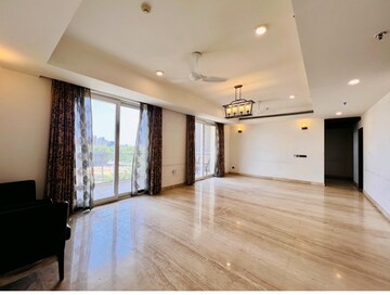 Room in 3 BHK Apartment at Mahindra Luminare, Sector 59 – for Rent