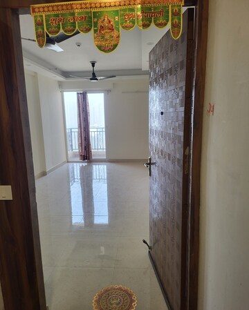 Furnished Amenities in 2 BHK Apartment at Signature Global Prime, Sector 63a – for Rent