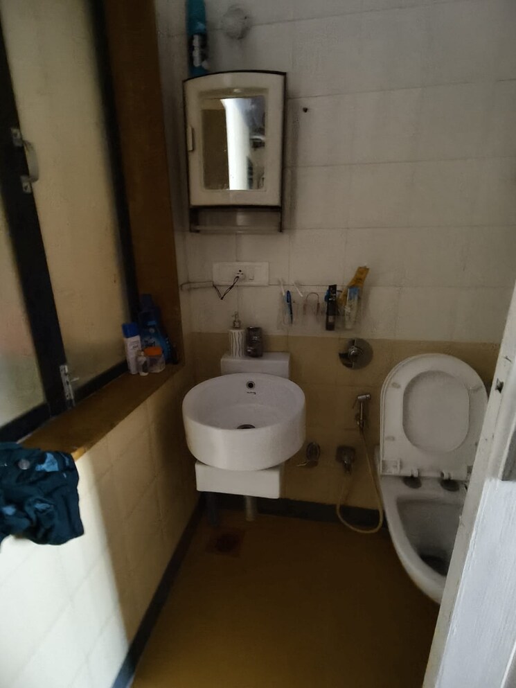 Bathroom, swapnalok-towers 2 Bedroom 950 Sq.Ft. Apartment In Malad East Mumbai 9744680