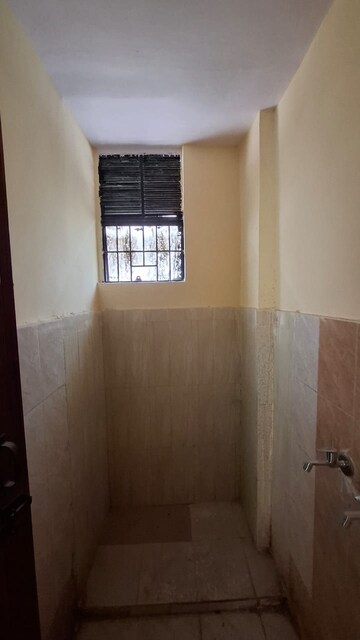 Room in 1.5 BHK Apartment at Sector 10 Greater Noida – for Sale