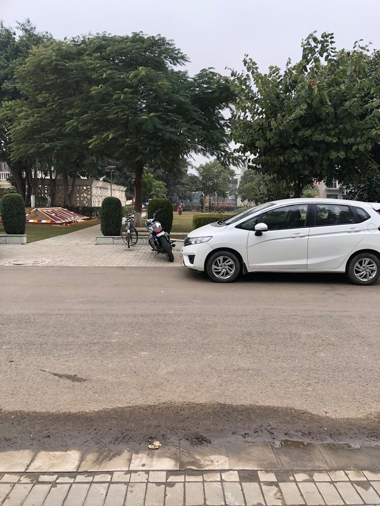  Parking, dlf-central-square 3 Bedroom 1500 Sq.Ft. Apartment In New Chandigarh Chandigarh 9744721