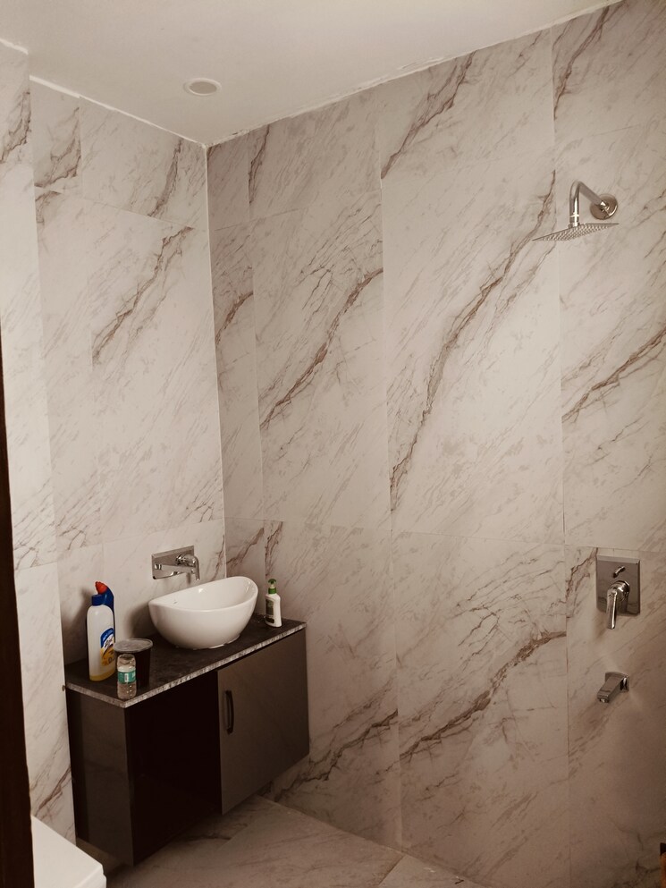 Bathroom, pir machalla 3 Bedroom 1500 Sq.Ft. Builder Floor In Pir Machalla Zirakpur 9744836