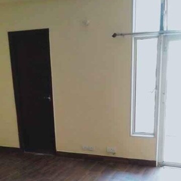 Room in 4 BHK Builder Floor at Sarfabad Village – for Sale