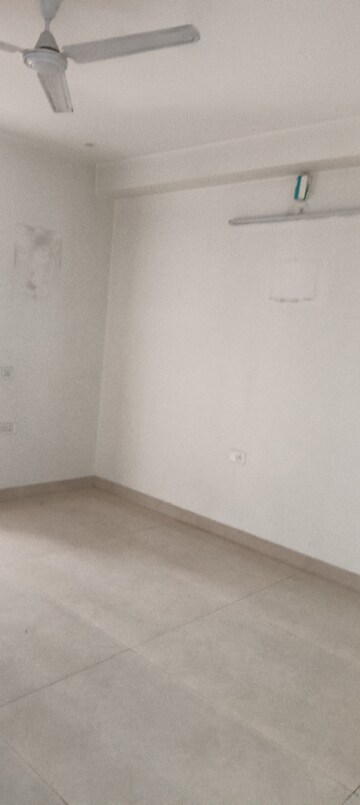 Room in 3 BHK Builder Floor at Sector 21d – for Rent