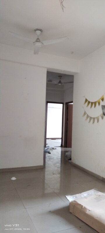 Room in 2.5 BHK Apartment at Mahagun Mywoods, Sector 16c Greater Noida – for Rent