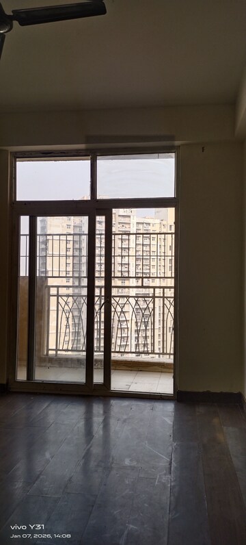 Room in 3 BHK Apartment at Mahagun Mywoods, Sector 16c Greater Noida – for Rent