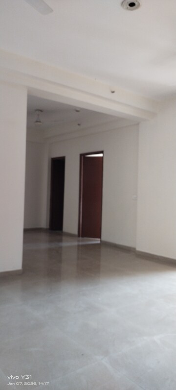 Room in 3 BHK Apartment at Mahagun Mywoods, Sector 16c Greater Noida – for Rent