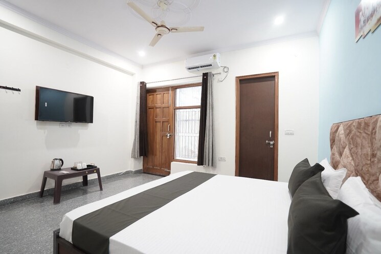 Room, sector 116 Pg For Boys & Girls In Sector 116 9745698