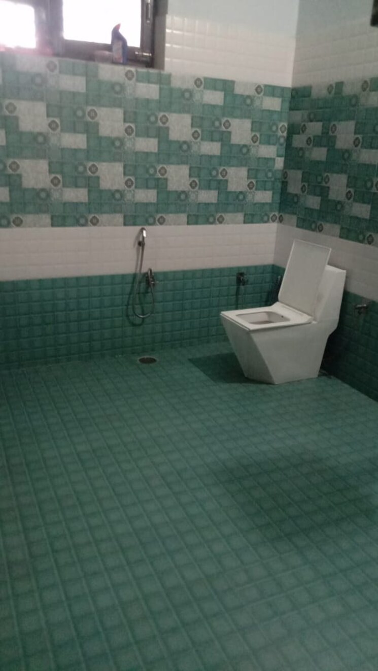 Bathroom, patel nagar 2.5 Bedroom 167 Sq.Yd. Independent House In Patel Nagar Ghaziabad 9746297