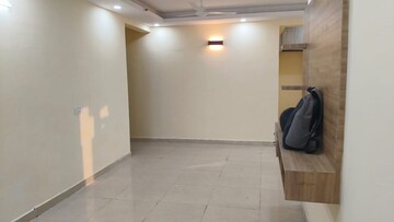 Room in 2 BHK Apartment at Signature Global Prime, Sector 63a – for Rent