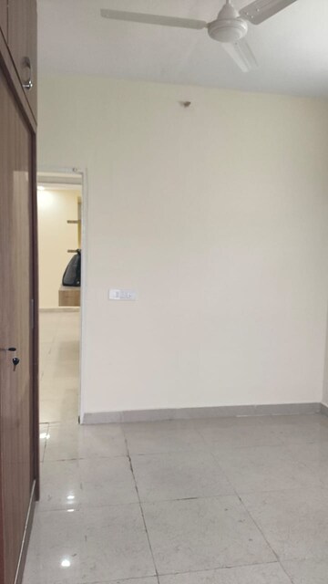 Room in 2 BHK Apartment at Signature Global Prime, Sector 63a – for Rent