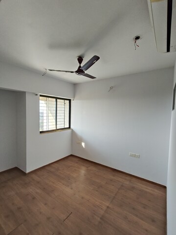 Room in 2 BHK Apartment at Lodha Lakeshore Greens, Dombivli East – for Rent