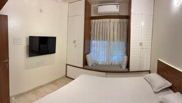 Furnished Amenities in 3 BHK Apartment at Camelot Society, Viman Nagar – for Rent