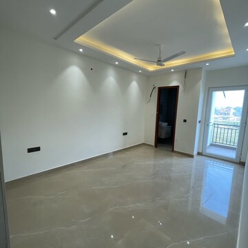 Room in 3 BHK Builder Floor at Amolik Aster Woods, Sector 98 – for Sale