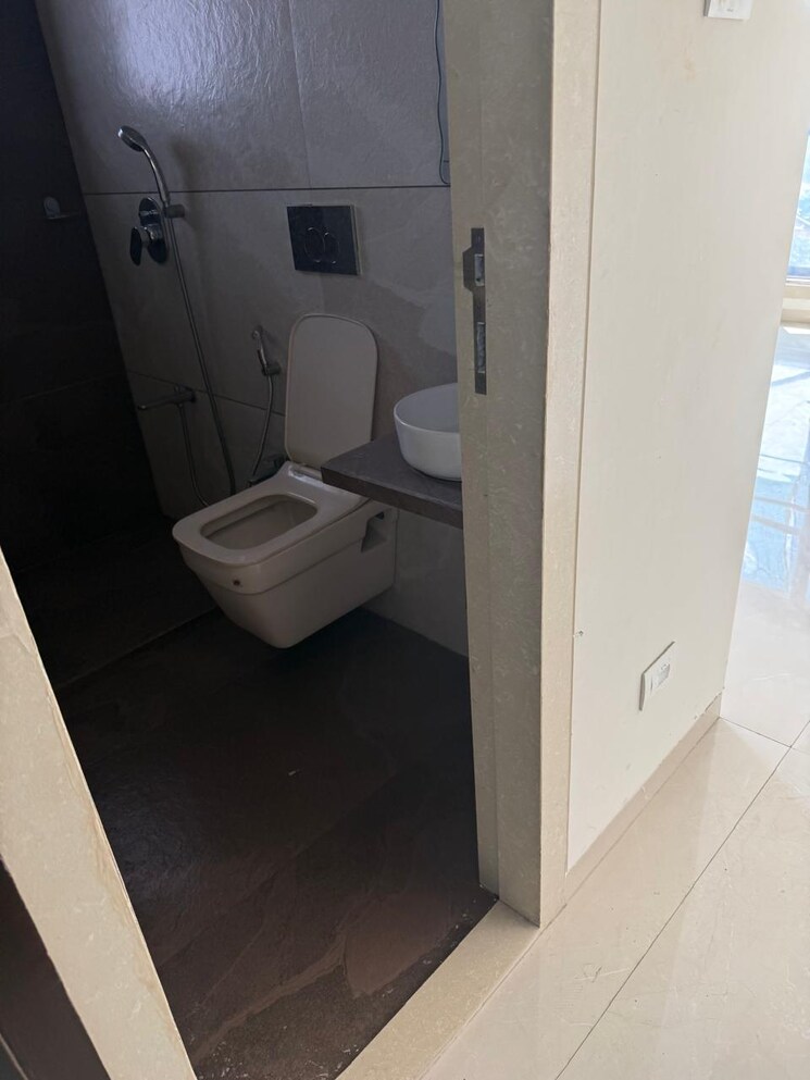 Bathroom, classic-oceanic 3 Bedroom 1150 Sq.Ft. Apartment In Mahim Mumbai 9746831