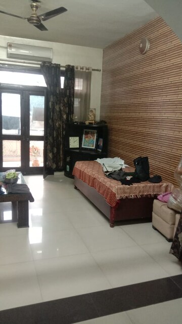 Living Room in 3 BHK Builder Floor at Kavi Nagar Block B – for Sale