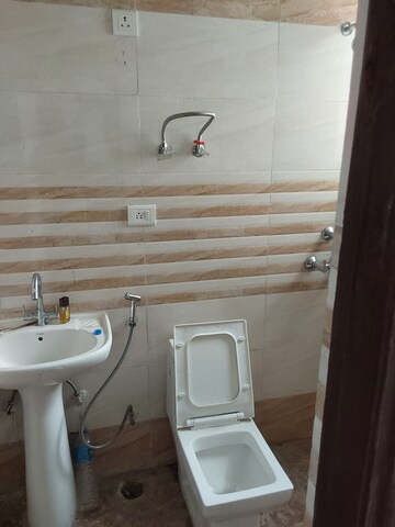 Bathroom in 2 BHK Apartment at Ansal Royal Heritage, Sector 70 – for Rent