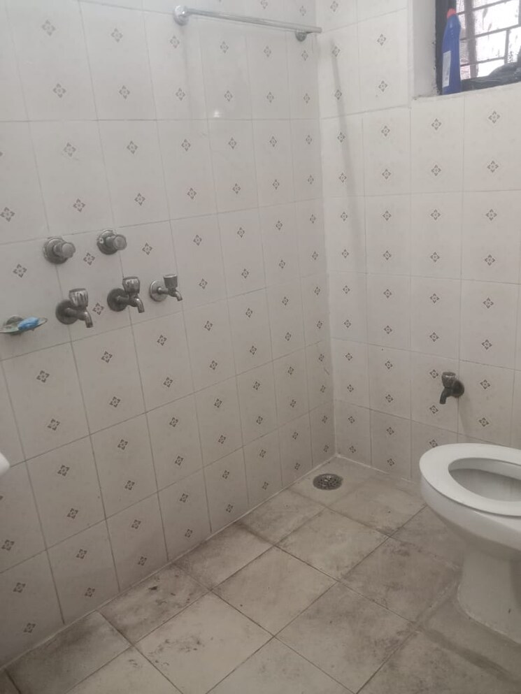 Bathroom, sector 72 3 Bedroom 200 Sq.Mt. Independent House In Sector 72 Noida 9747198