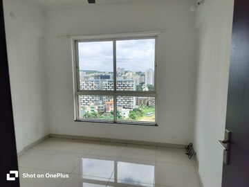 Room in 2 BHK Apartment at Kolte Patil Stargaze, Bavdhan – for Rent