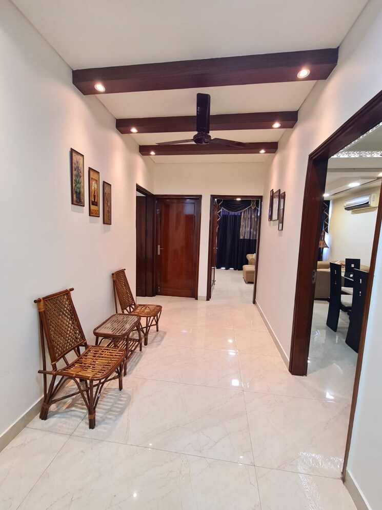 Living Room, sukhdev vihar 3 Bedroom 484 Sq.Yd. Apartment In Sukhdev Vihar Delhi 9747265